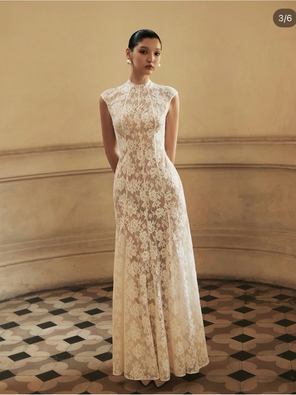 Elegant Ivory Lace Cap-Sleeve Evening Dress